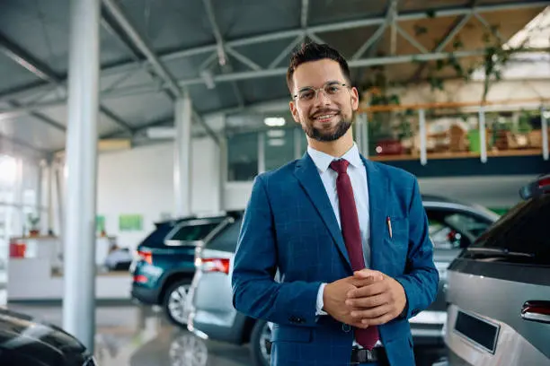 consulente azienda garanzie auto al servizio dei clienti